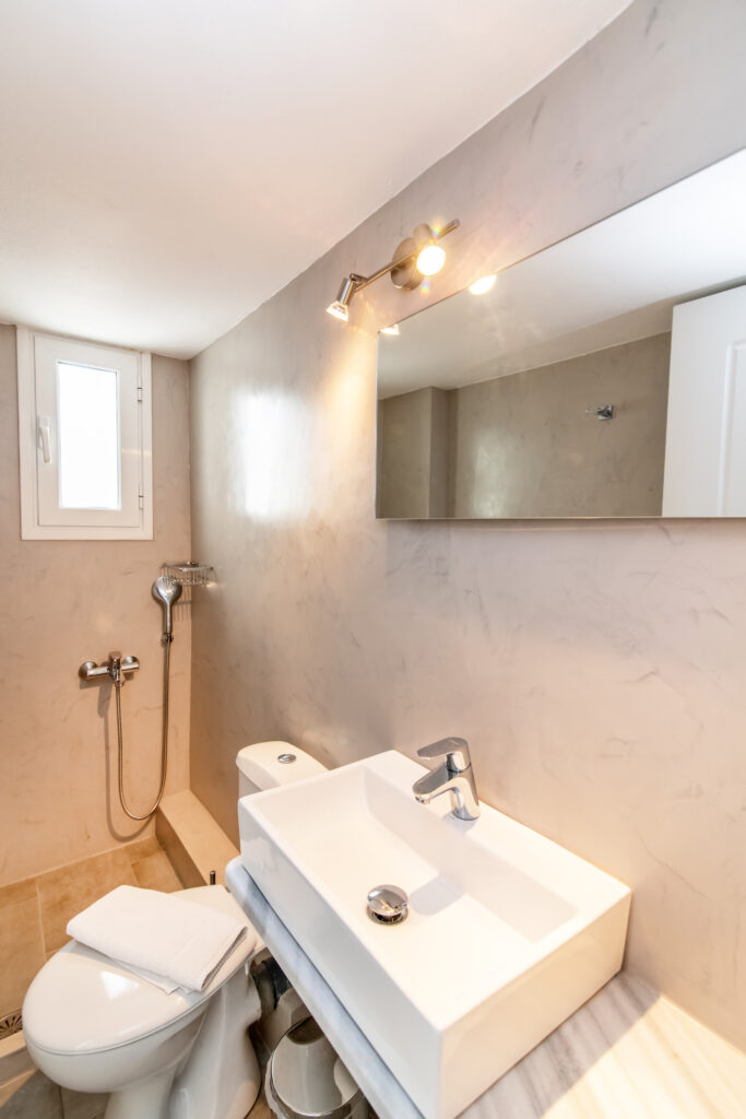 Διαμονή στην Τήνο